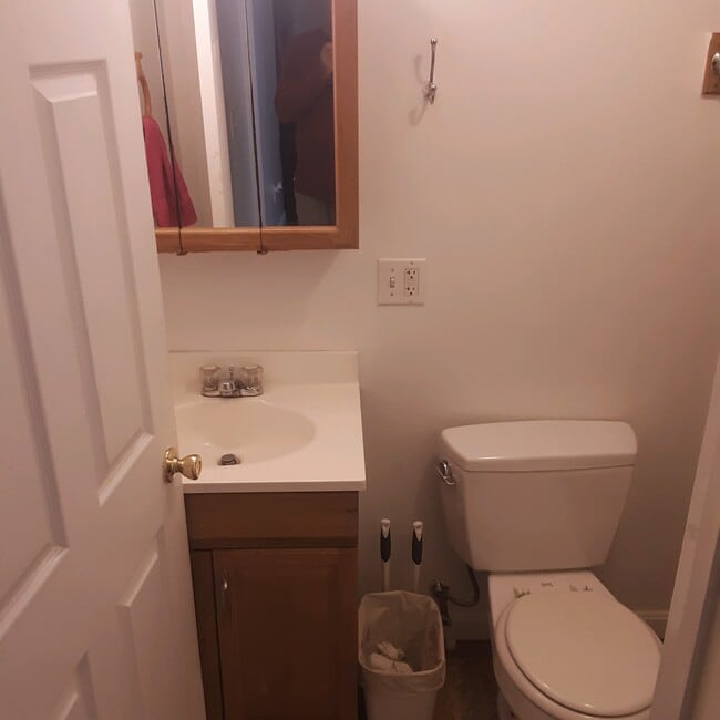 Building Photo - 40 Brainerd Rd