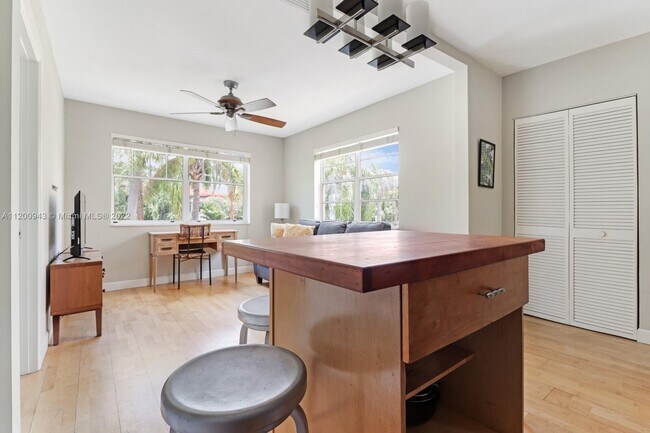 Foto del edificio - 1337 Euclid Ave