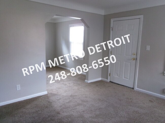 Building Photo - READY TO MOVE IN BUNGALOW IN DETROIT