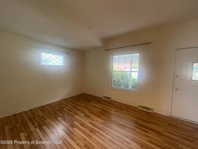 Foto del edificio - 608 N Sumner Ave