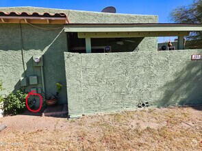 Building Photo - 733 E Cochise Dr