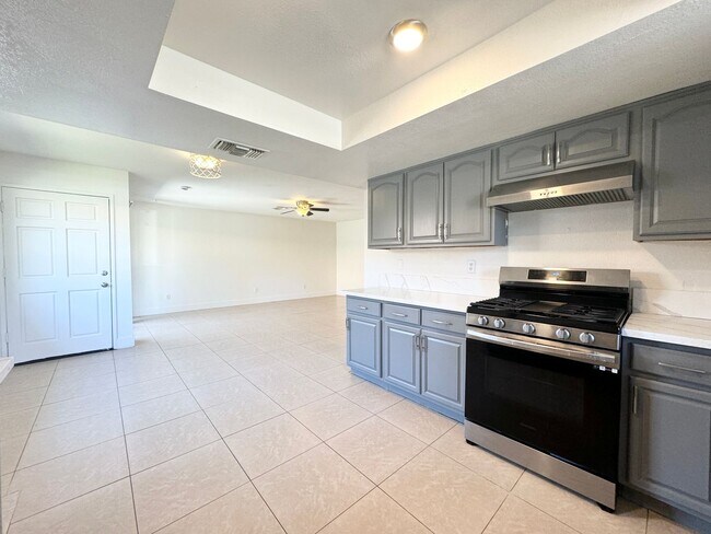 Foto del edificio - AVAILABLE NOW!! 3 Bed / 2 Bath Apartment i...