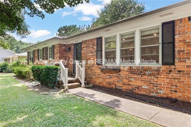 Foto del edificio - 3032 Henderson Mill Rd