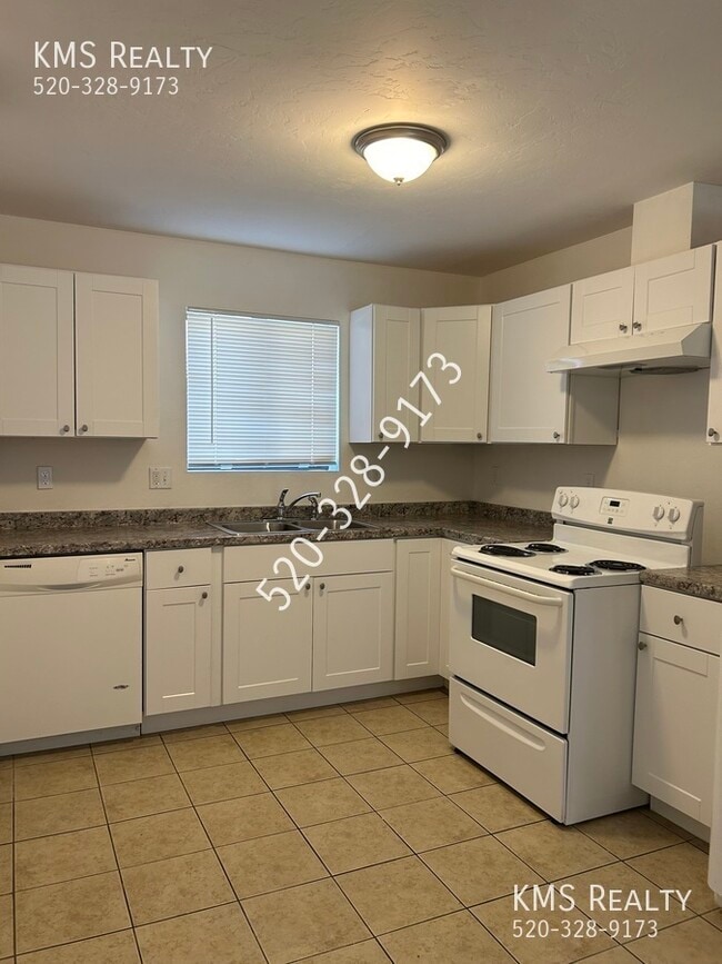 Building Photo - 5126 E Bellevue St