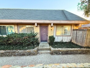 Building Photo - 2613 Amherst Ct