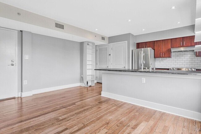 Building Photo - 420 16th St SE
