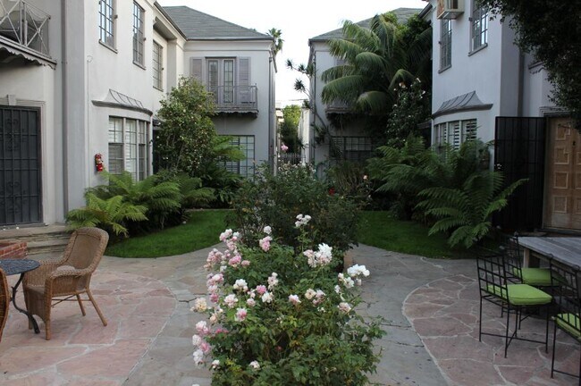 Foto del edificio - 9916 Durant Dr