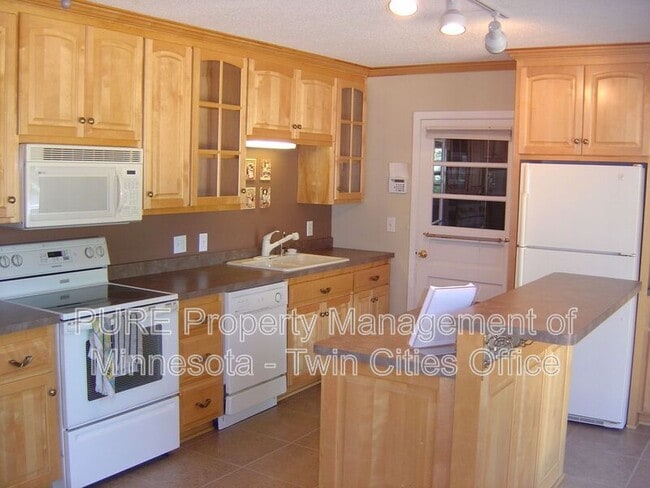 Building Photo - 6625 1/2 Bailey Rd