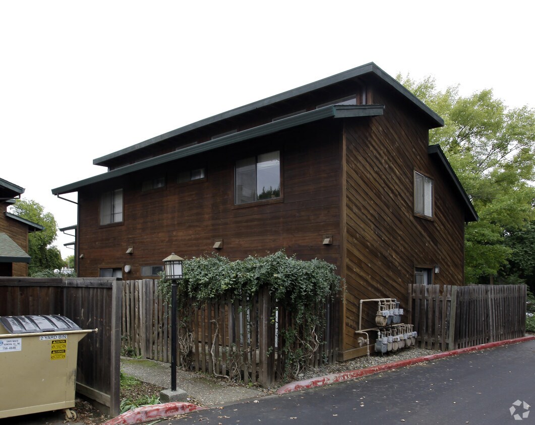 Foto del edificio - 1311 Drake Dr