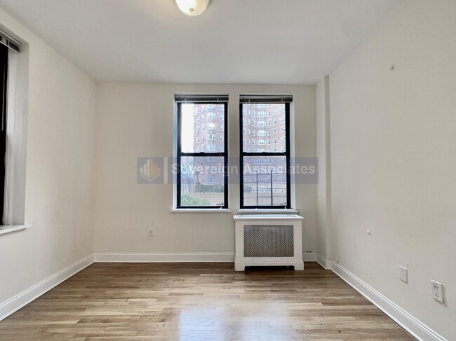 Building Photo - 180 Pinehurst Avenue