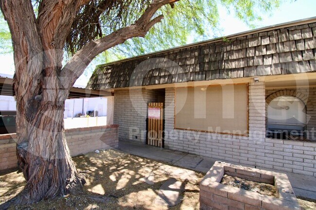 Building Photo - 1147 West Drummer Avenue