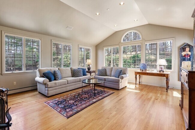 Foto del edificio - 25 Forest Ridge Rd