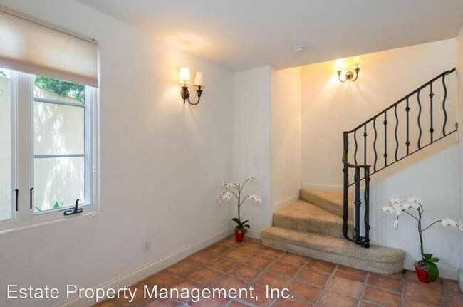 Foto del edificio - 220 Santa Barbara St