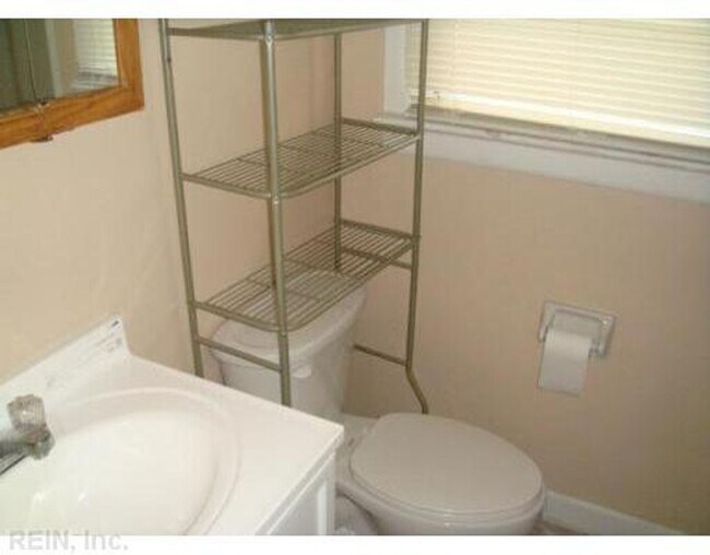 Building Photo - Lakeland Homes