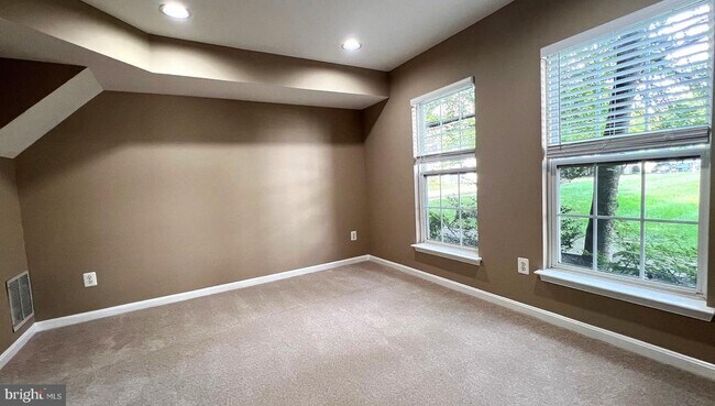 Foto del edificio - 44314 Cornish Ln
