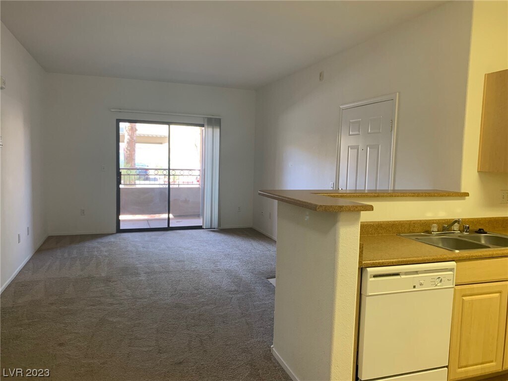 Building Photo - 8250 N Grand Canyon Dr