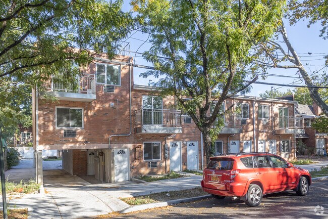 SV 10.14.21 - 48-31 65th St