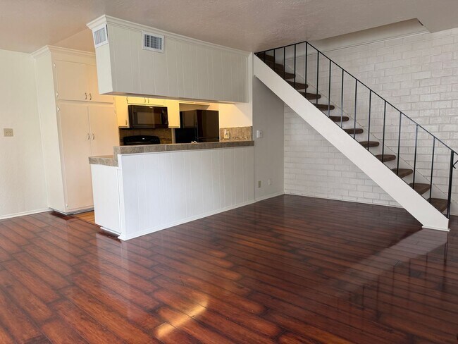Foto del edificio - 2 story updated townhouse In Rosemont 2/1
