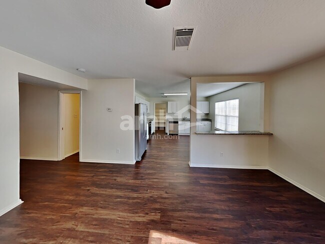 Building Photo - 5043 Viking Coral