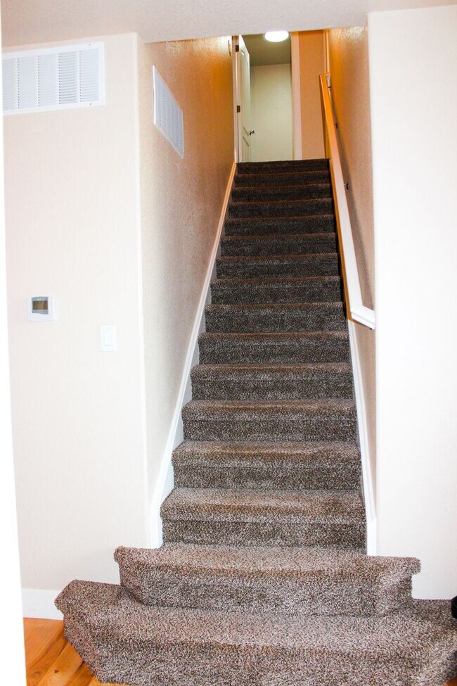 Building Photo - Meticulously maintained townhome on August...