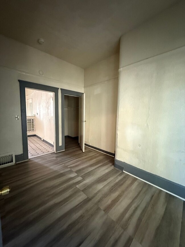 Building Photo - 1123 N Commerce St