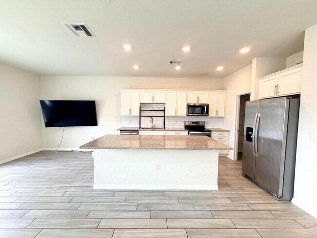 Building Photo - 2800 Troubadour St