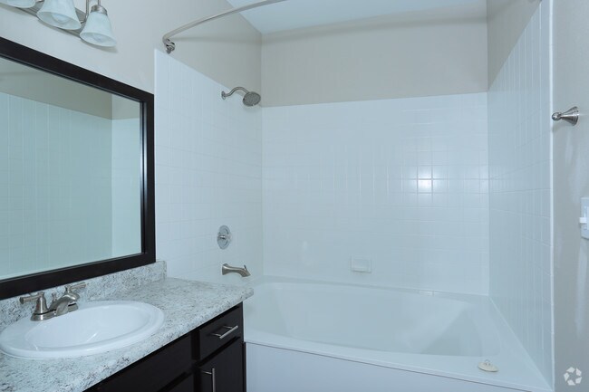 1HAB, 1BA - 832 Ft² cuarto de baño - Torreyana Apartment Homes