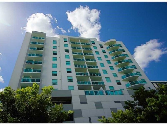 Building Photo - 1723 SW 2nd Ave