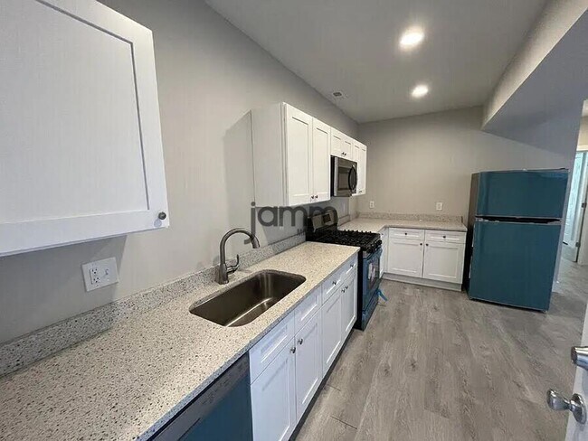 Foto del edificio - 1966 Randall Rd