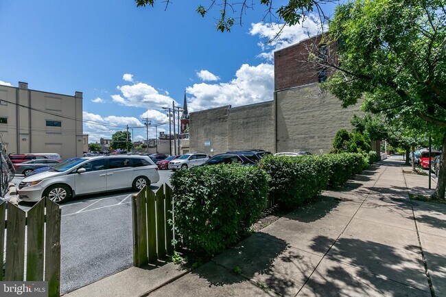 Building Photo - 1 W Henrietta St