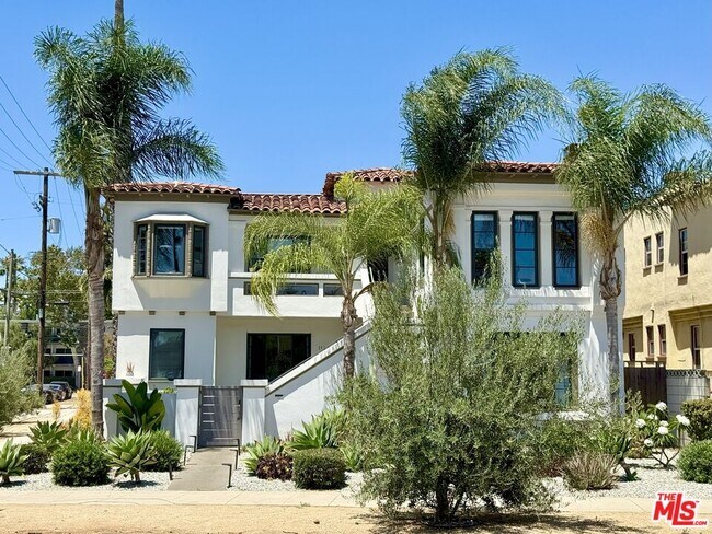 Foto del edificio - 1143 Cloverdale Ave