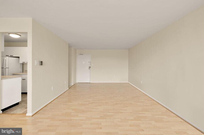 Foto del edificio - 4390 Lorcom Ln