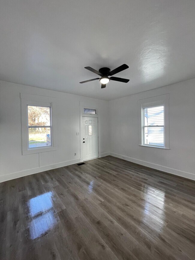 Foto del edificio - 307 E 13th St