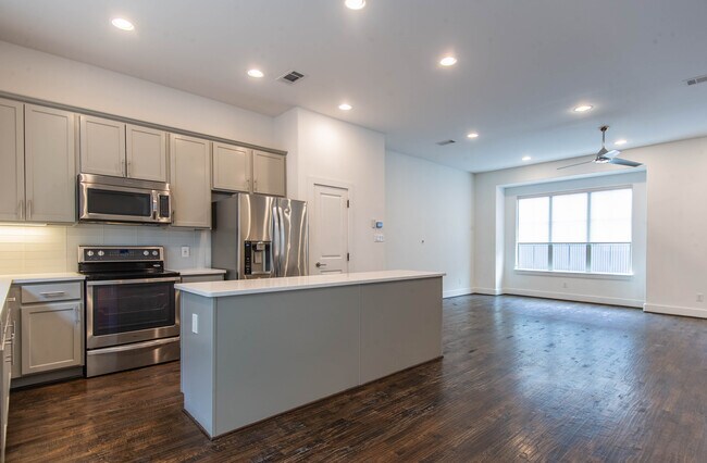 Foto del edificio - 5807 Bryan Pkwy