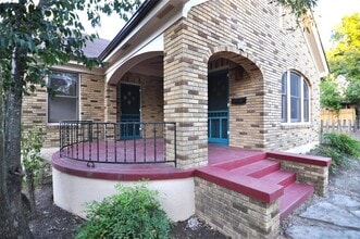 Building Photo - 709 Carolyn Ave