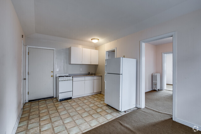 1BR, 1BA - 475SF - Kitchen - The Chalet