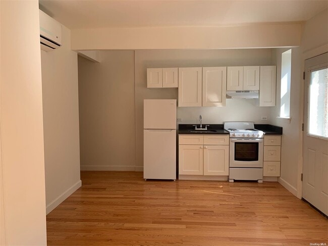 Building Photo - 39-21 57th St