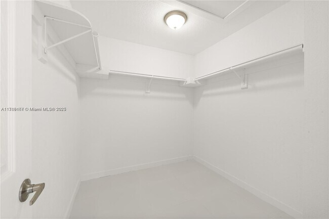 Foto del edificio - 2243 NW 50th St