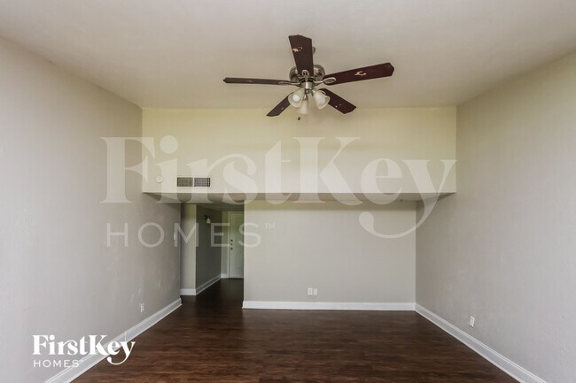 Foto del edificio - 6418 Briarknoll Dr