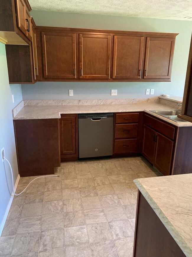Building Photo - Country Setting 4 Bedroom House in Willard