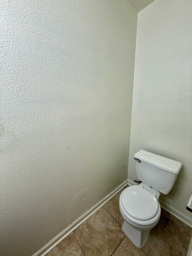 Foto del edificio - Nicely Refreshed 3-Bed 2.5-Bath Townhome i...