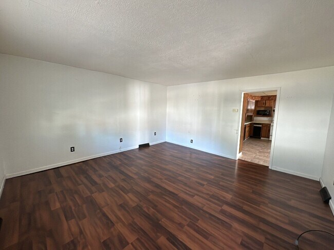 Building Photo - 521 E Washington St