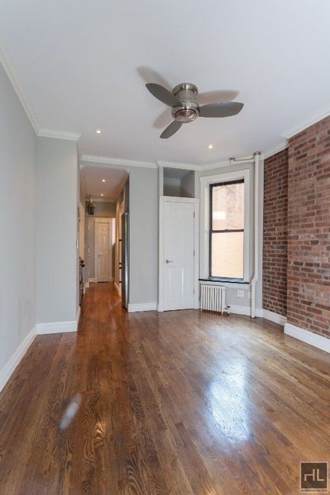 Building Photo - MOTT ST.