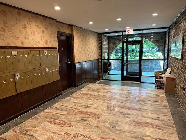 Lobby - 1750 N Mohawk St