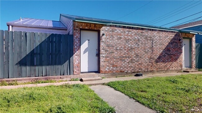 Foto del edificio - 725 Peppertree Dr