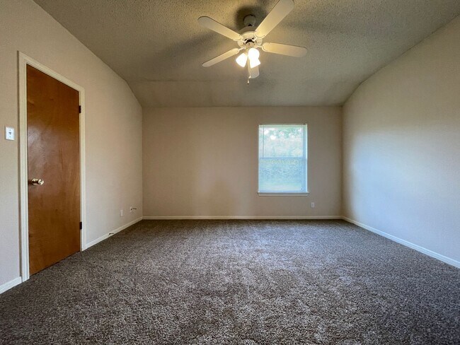 Foto del edificio - Duplex *LEASING SPECIAL AVAILABLE*