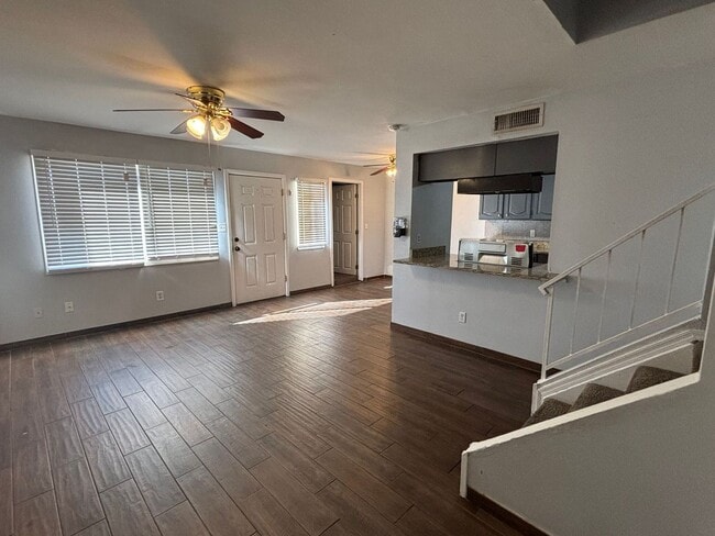 Building Photo - Charming 2 bedroom townhome in Phoenix!