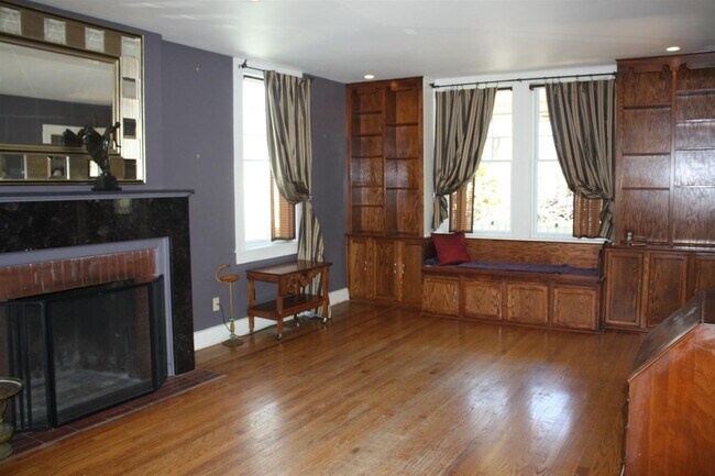 Foto del edificio - Historic Character Meets Modern Comfort