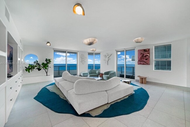Foto del edificio - 5801 Collins Ave