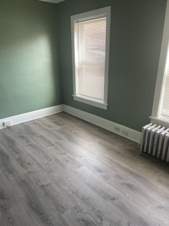 Front bedroom - 38 W Lafayette St